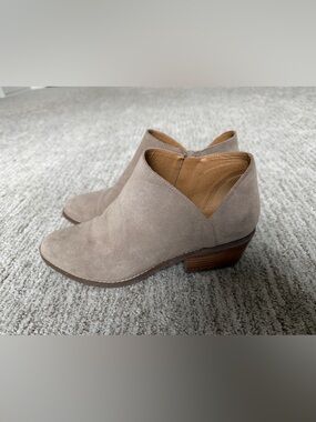 Lucky Brand Fenley Women’s Taupe Suede Ankle Boots - Classic Chelsea Style 8.5